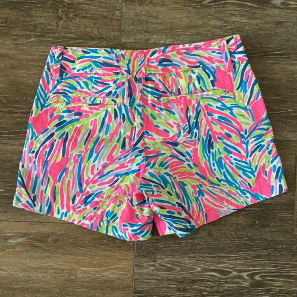 Lilly Pulitzer The Callahan Short in size 2. Pattern is Palm Reader. - Picture 2 of 3